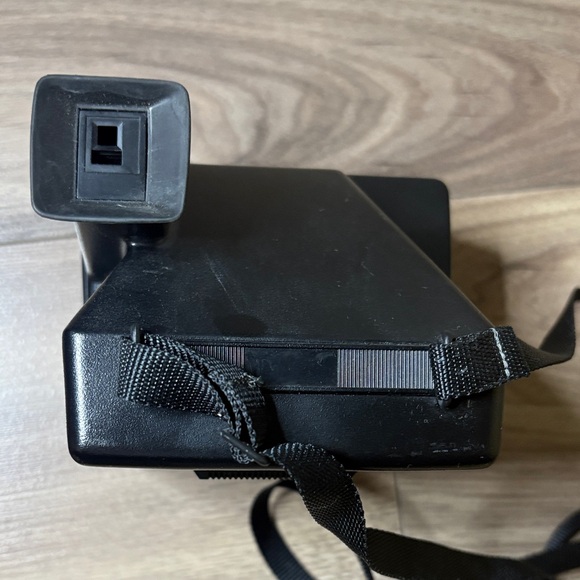 Polaroid Sun 600 LMS Instant Camera - Black and Gray - Picture 3 of 4